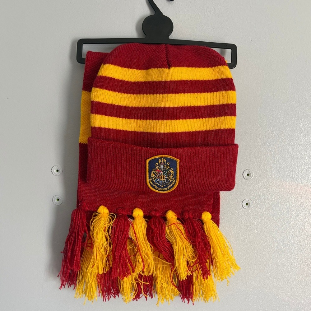 Harry Potter Gryffindor Beanie and Scarf Set Elope Burgundy Gold Stripe Knit